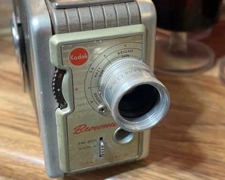 VINTAGE KODAK BROWNIE CAMERA