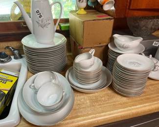 KAYSONS FINE CHINA DISHES
