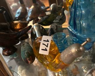 LOT OF MISC TRINKETS