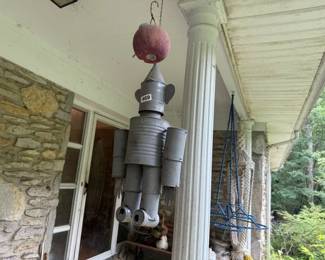 HANGING DECOR ON PORCH