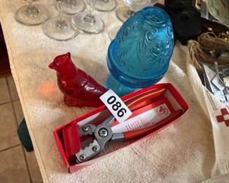 TEXAN YORK NUT SHELLER, CARDINAL CHARISMA COLOGNE, DECOR