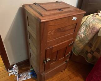 ANTIQUE ICE BOX
