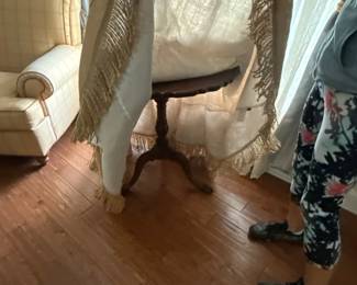 17Apr 22 2025 07 31pm8qBU