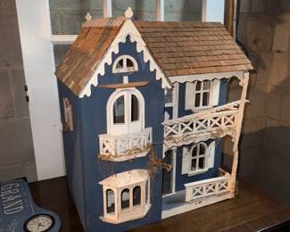 Vintage 1983 Artply "The Allison" Wood Dollhouse