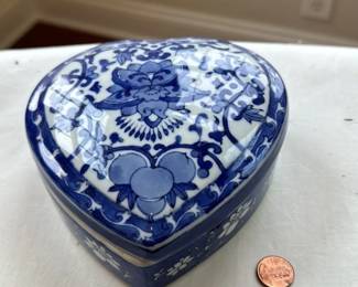 Vintage Silvestri Heart Shaped Trinket Box Blue and White Floral Rose