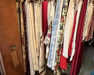 Table cloths, napkins and doilies