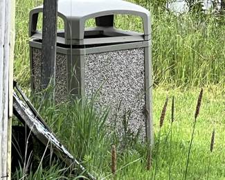 Parks and rec style trash can