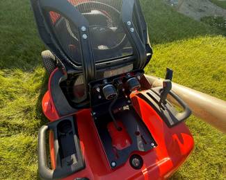 2017 simplicity lawn tractor with triple bagger. 206 hrs - new battery - runs great