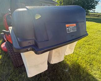 2017 simplicity lawn tractor with triple bagger. 206 hrs - new battery - runs great