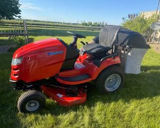 2017 simplicity lawn tractor with triple bagger. 206 hrs - new battery - runs great