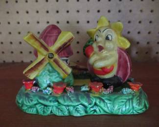 Salt & Pepper shakers