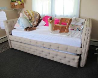Day Bed with Trundle Bed