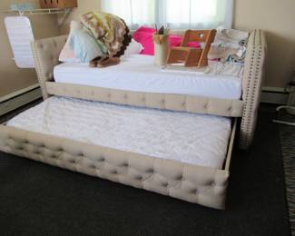 Day Bed with Trundle Bed