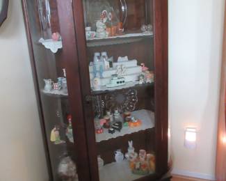 Beautiful Antique Curio Cabinet