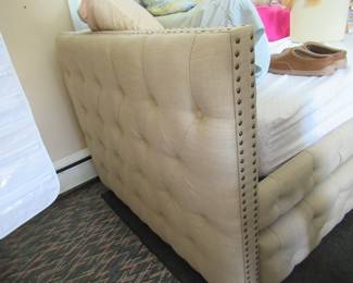 Tufted Day Bed with Trundle Bed