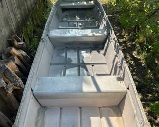 Another view of the 12’ flat bottom aluminum Jon boat