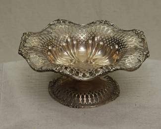 (seen before polishing) Antique American sterling silver footed bowl or compote by Hyman, Berg & Co. of Chicago, Illinois, circa late 19th Century. Works of silver from Hyman, Berg & Co. are in the National Museum of American History! 
