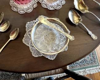 Silver teaspoons, a glass bowl with sterling silver rim, a sterling silver master butter knife, and sterling silver berry spoons