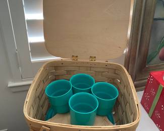 BASKETVILLE PICNIC BASKET