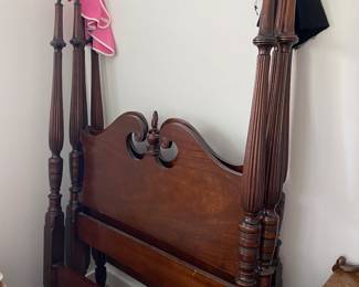 2 COLONIAL TWIN BEDS WITH MATTRESS