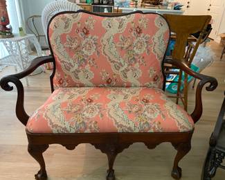 BEAUTIFUL MAHOGANY CUSTOM UPHOLSTERED SEATEE PHEONIX ARMS, WITH CLAW FEET