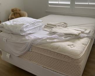 QUEEN MATTRESS