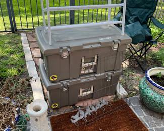 Storage containers