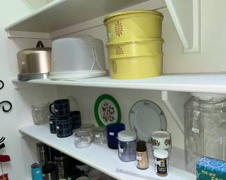 Cake carriers & storage