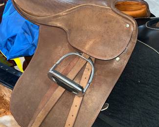 Excellent COURBETTE English saddle!