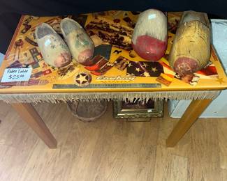 Fringed, decorated Rodeo table