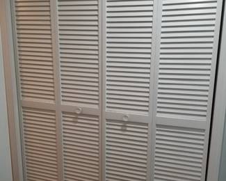 Louvered bi-fold doors