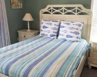 Queen bed with matching nightstands and table lamps
