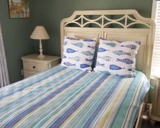 Queen bed with matching nightstands and table lamps