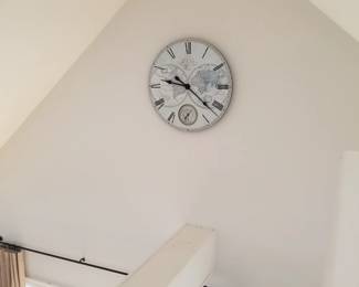 Large wall clockj