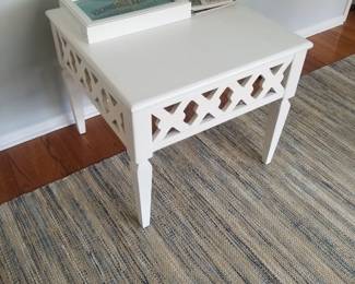 Accent table