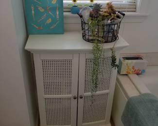 Storage cabinet