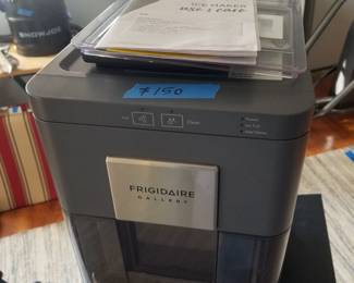 Frigidaire Gallery countertop ice maker