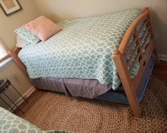 Twin bed; single bed mattress