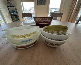 Vintage Pyrex bowls & casseroles