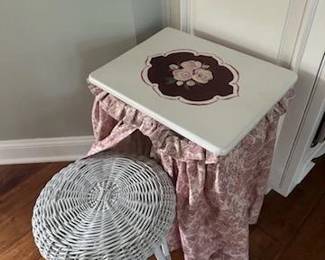Ladies dressing table; wicker stool