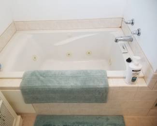 Spa tub