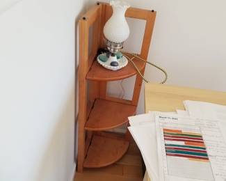 Corner shelf