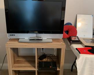 Vizio Tv, cube shelf