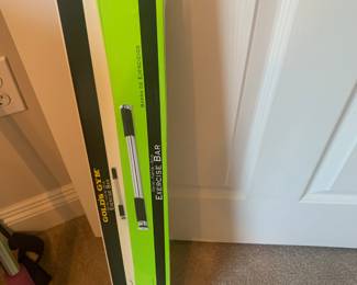 Gold’s Gym exercise bar
