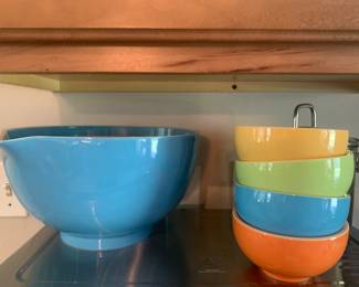 Mixing bowl set