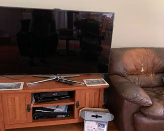 Entertainment shelf with Samsung TV