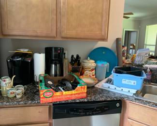 Coffee pot, Keurig, kitchen tools, knife set