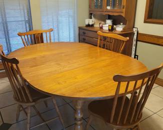 Maple Dining Table w/3 Leaves and 4 Chairs