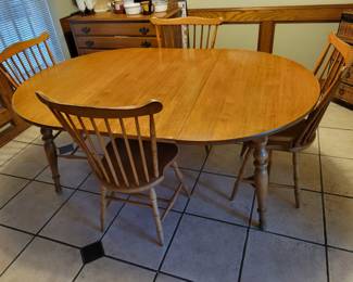 Maple Dining Table w/3 Leaves and 4 Chairs