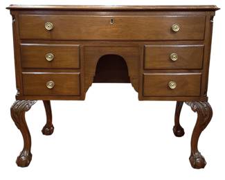 A Queen Anne Style Mahogany Vanity